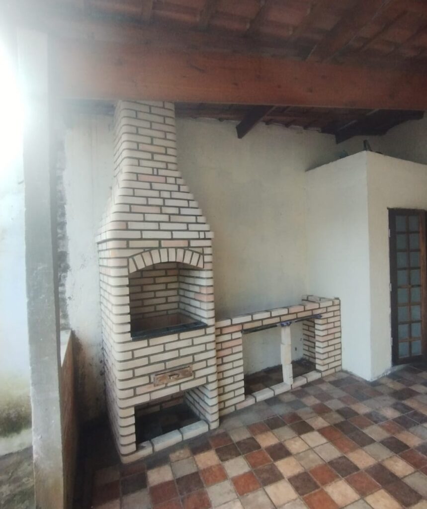 Churrasqueira colonial muro de pia com fechamento Zona leste SP