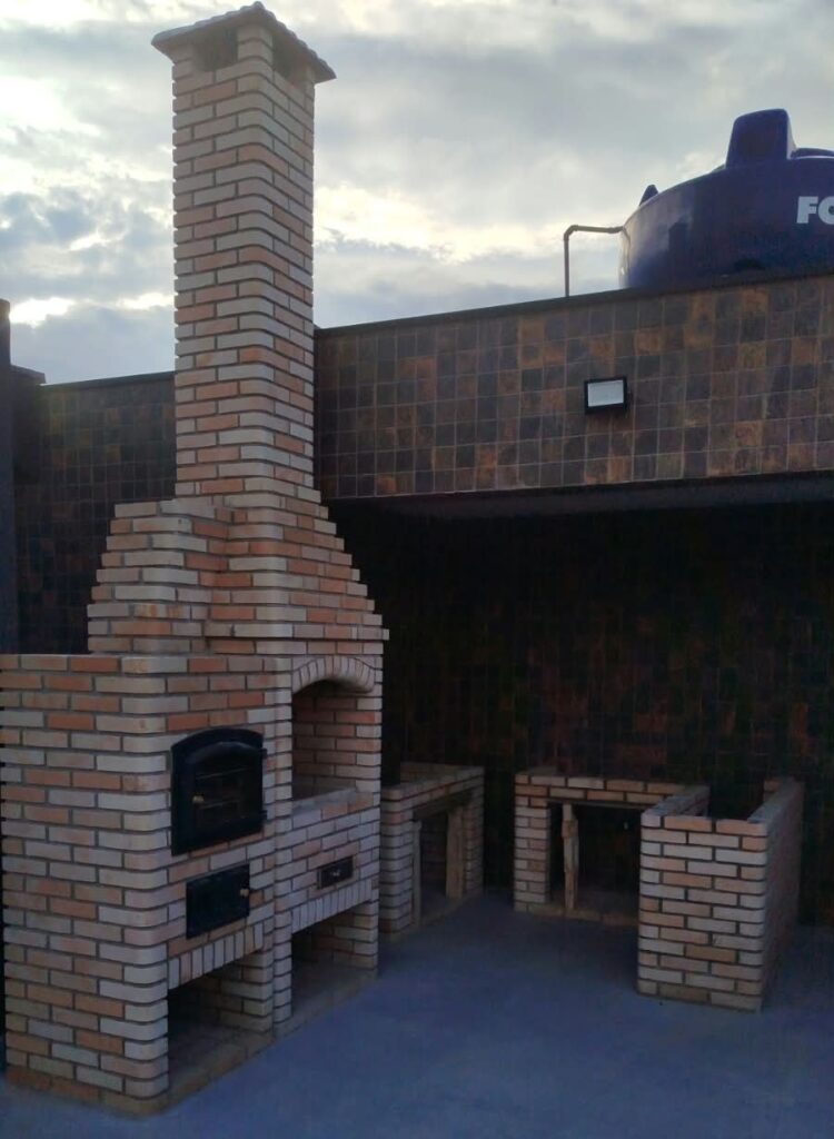 Conjunto 2-1 churrasqueira 80 forno ferro lateral Bancada de 2,5m